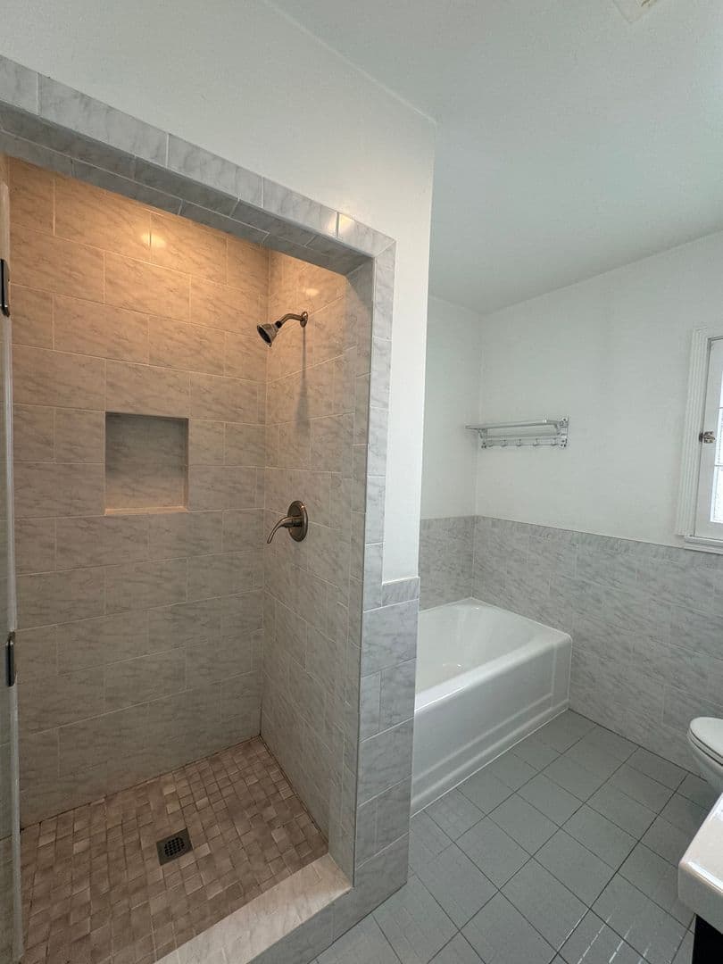 Beverly Hills Apartment: 352 S. Reeves Dr.