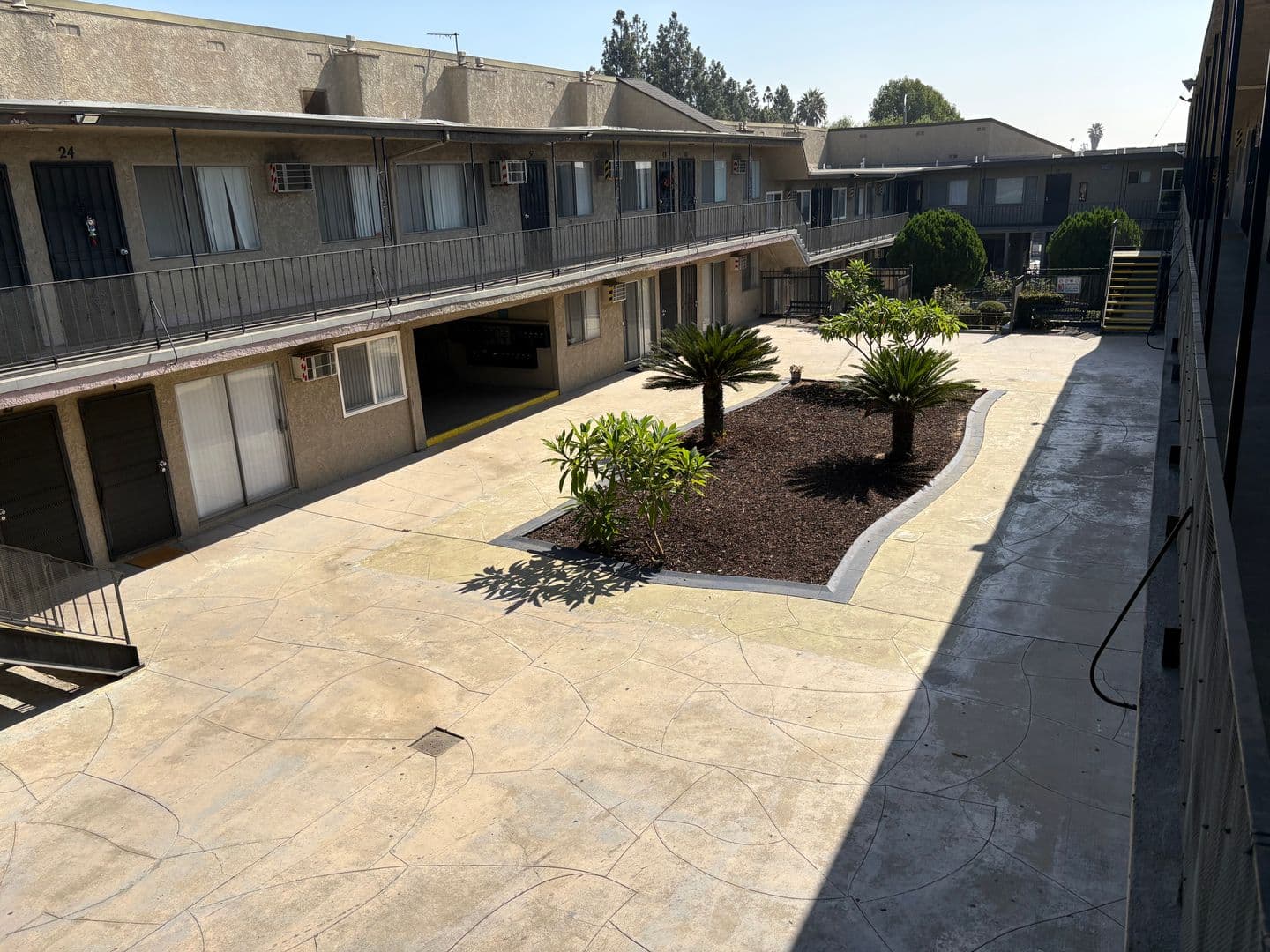 San Fernando Apartment: 650 Glenoaks Boulevard