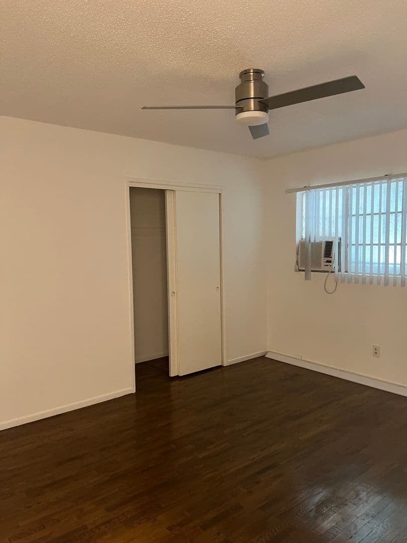 West Hollywood Apartment: 611 N Flores St.