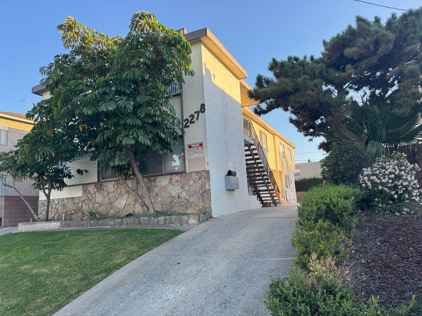 Los Angeles Apartment: 2278 W. Adams Blvd.