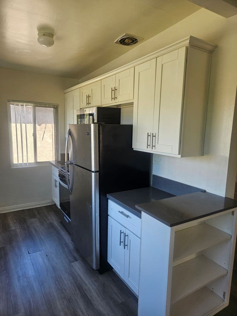 Los Angeles Apartment: 2278 W. Adams Blvd.