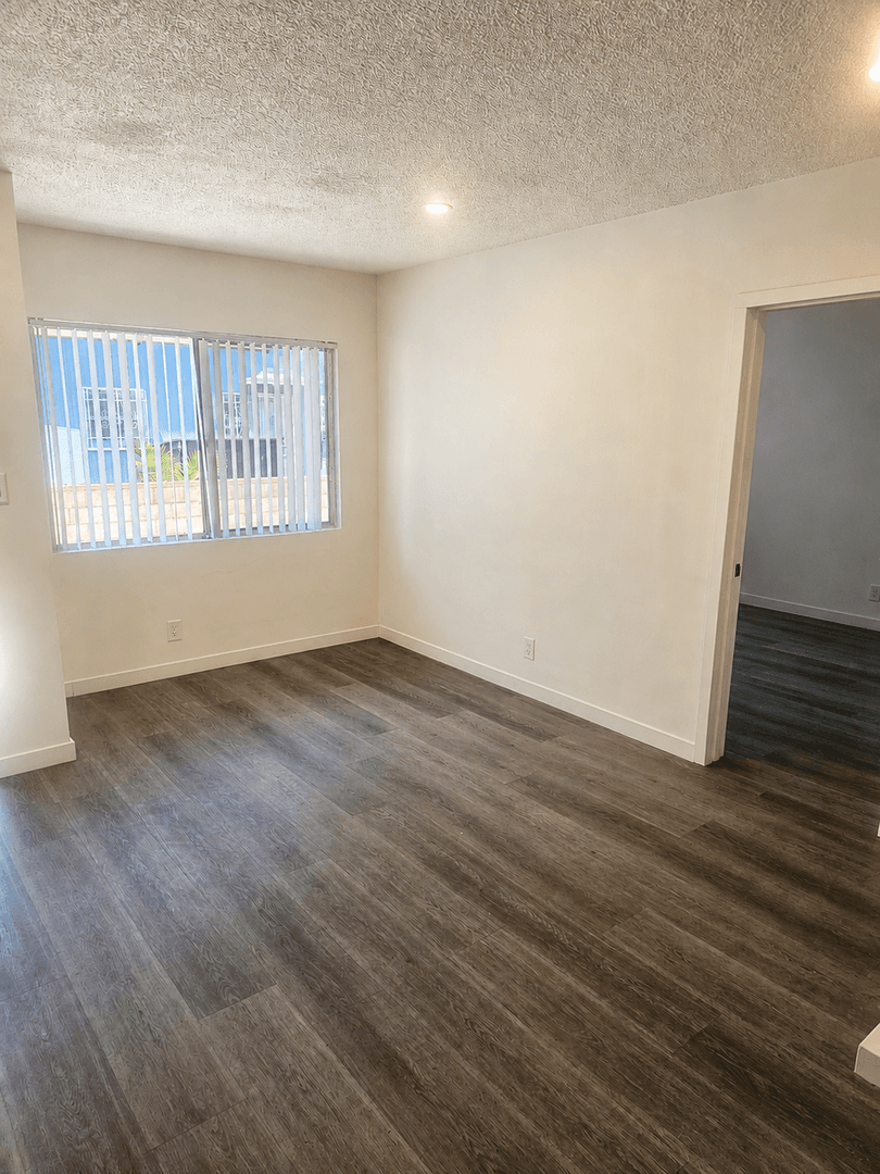 Los Angeles Apartment: 2278 W. Adams Blvd.