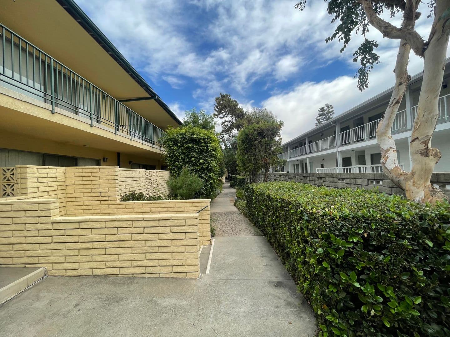 Pasadena Apartment: 244 S El Molino Ave