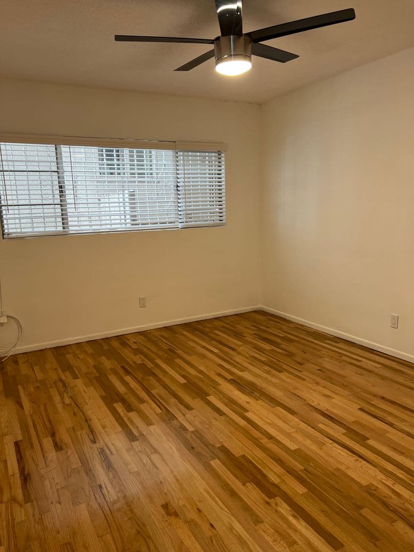 West Hollywood Apartment: 611 N Flores St.