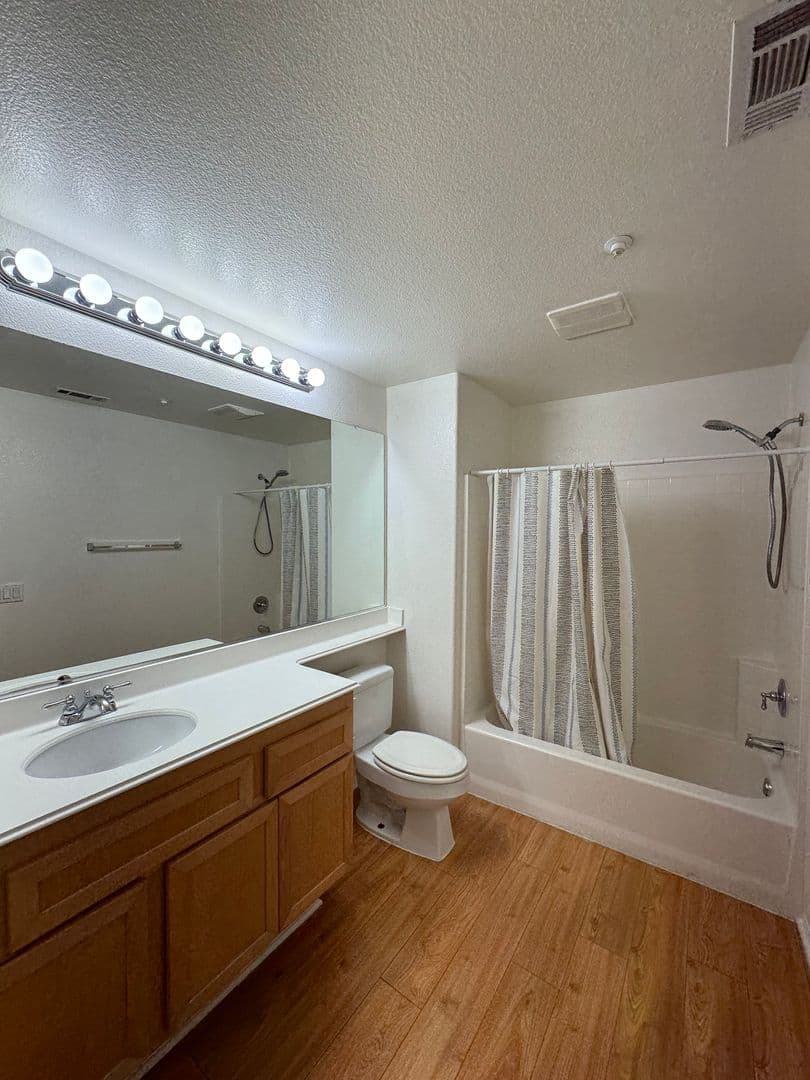 Pasadena Apartment: 616 E. Walnut Street