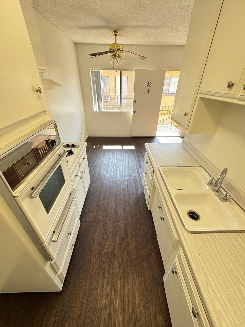 Glendale Apartment: 120 E Chestnut St