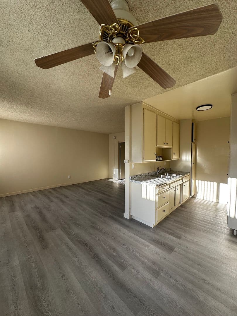 Glendale Apartment: 120 E Chestnut St