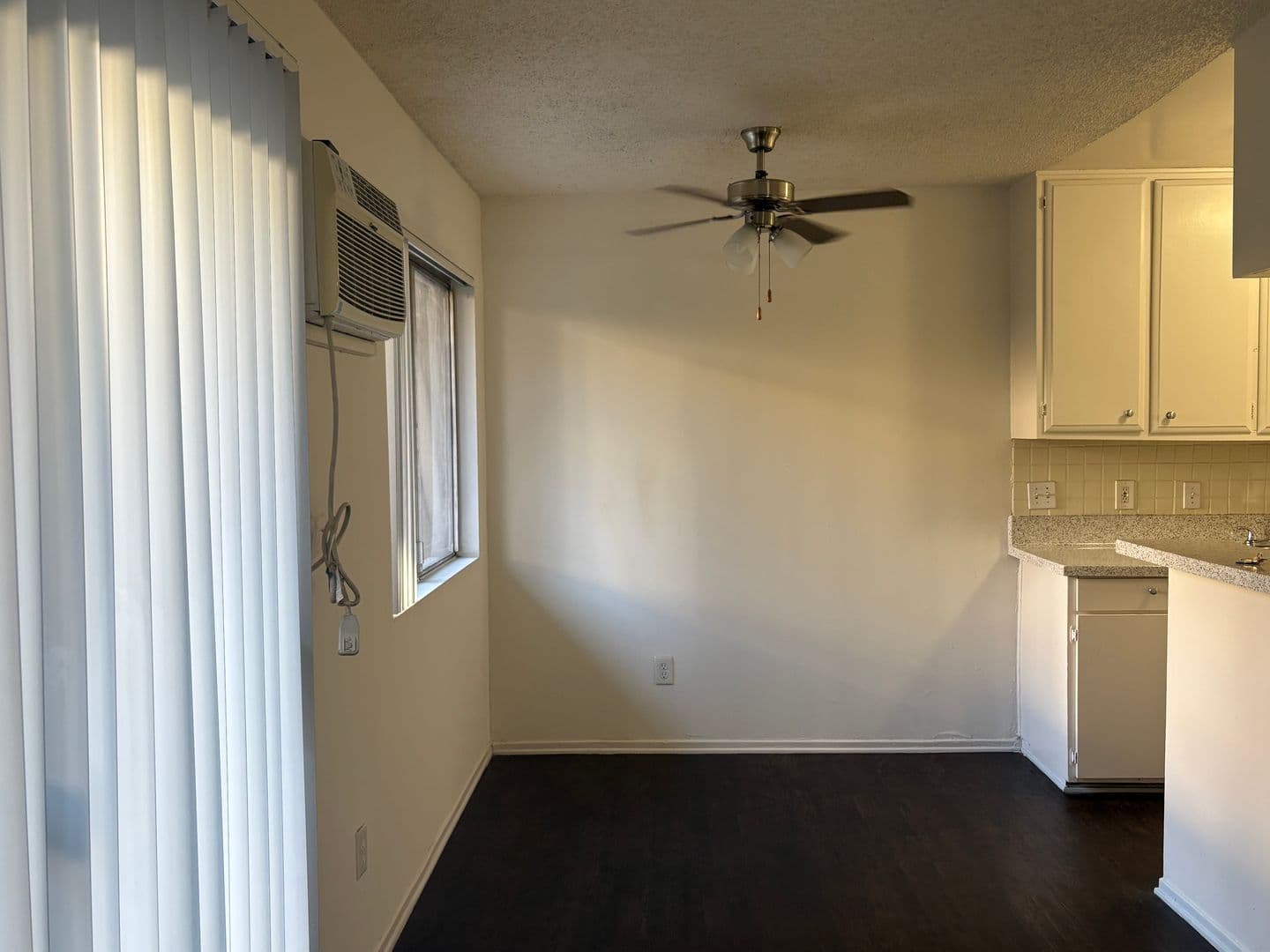 San Fernando Apartment: 650 Glenoaks Boulevard