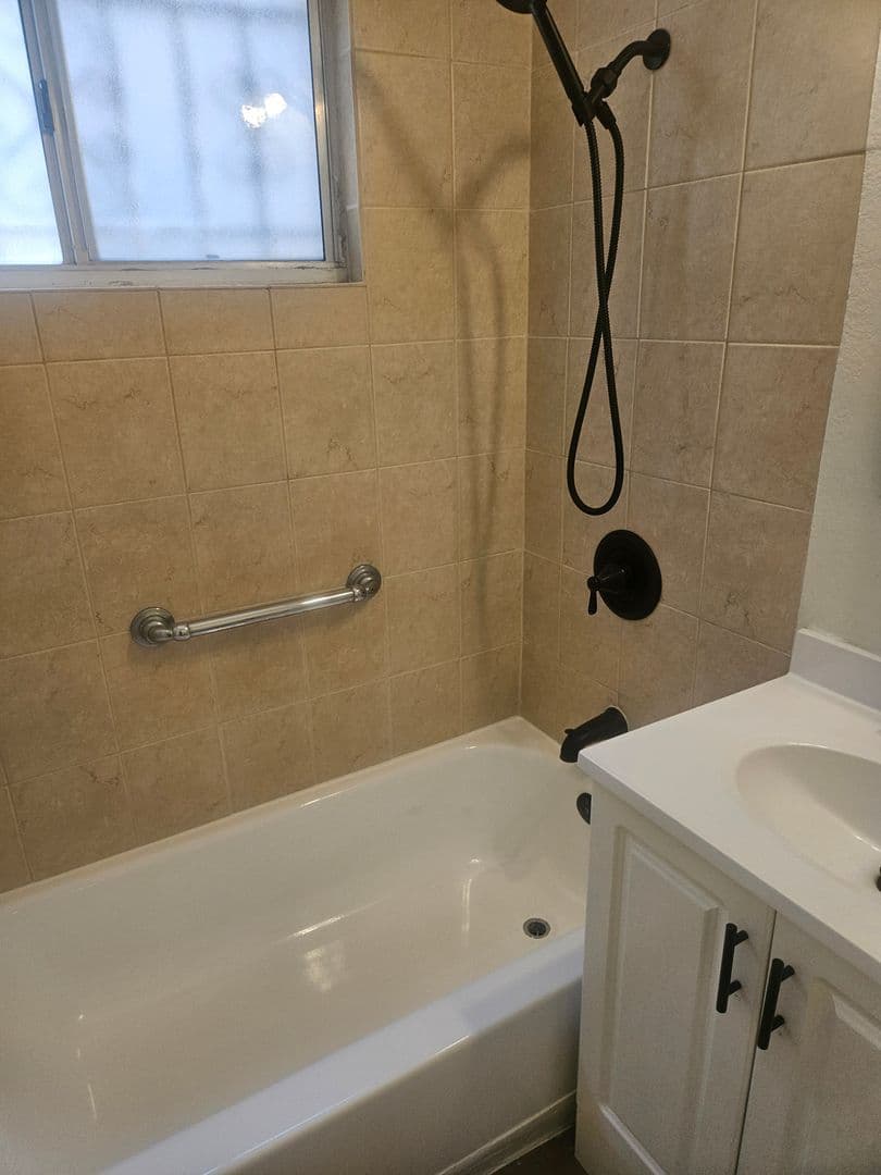Los Angeles Apartment: 2278 W. Adams Blvd.