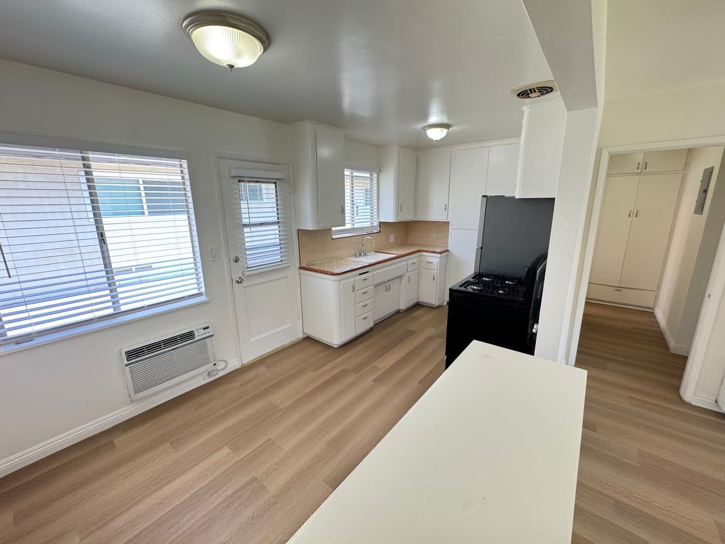 Arcadia Apartment: 511-515 S. Baldwin Ave.