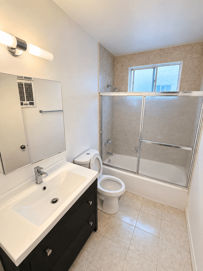 West Hollywood Apartment: 1031-1035  N. Harper Avenue
