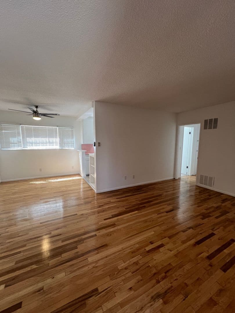 West Hollywood Apartment: 611 N Flores St.