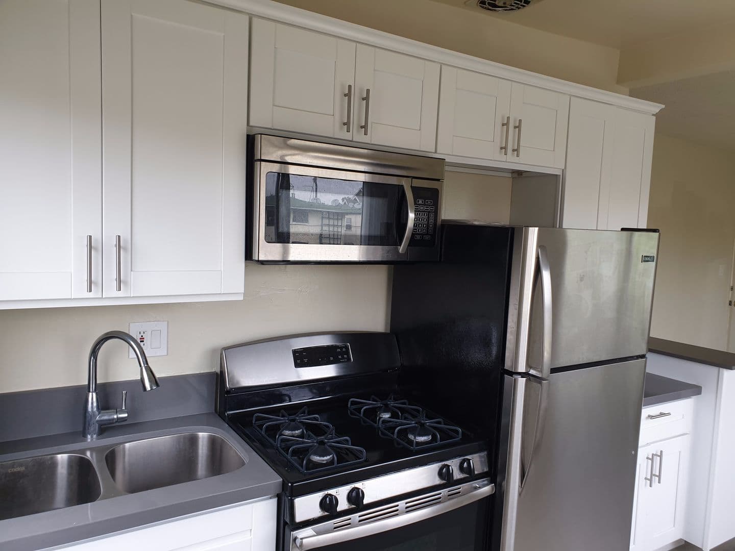 Los Angeles Apartment: 2278 W. Adams Blvd.