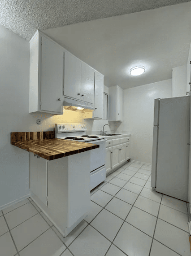 Los Angeles Apartment: 1150 N. Normandie Ave.