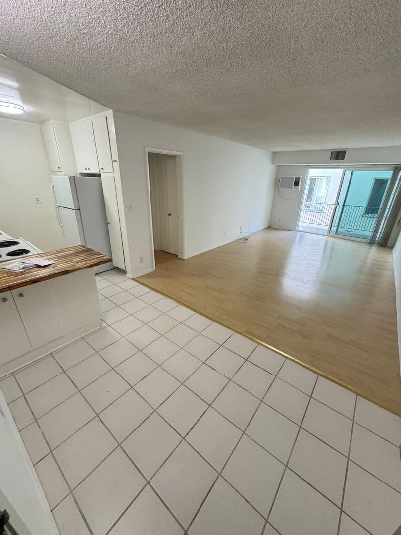 Los Angeles Apartment: 1150 N. Normandie Ave.