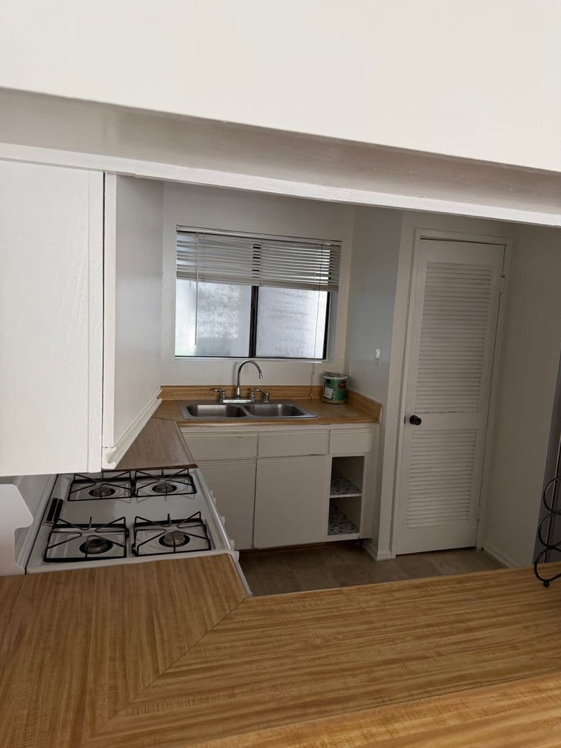 Glendale Apartment: 550 W. Stocker Street