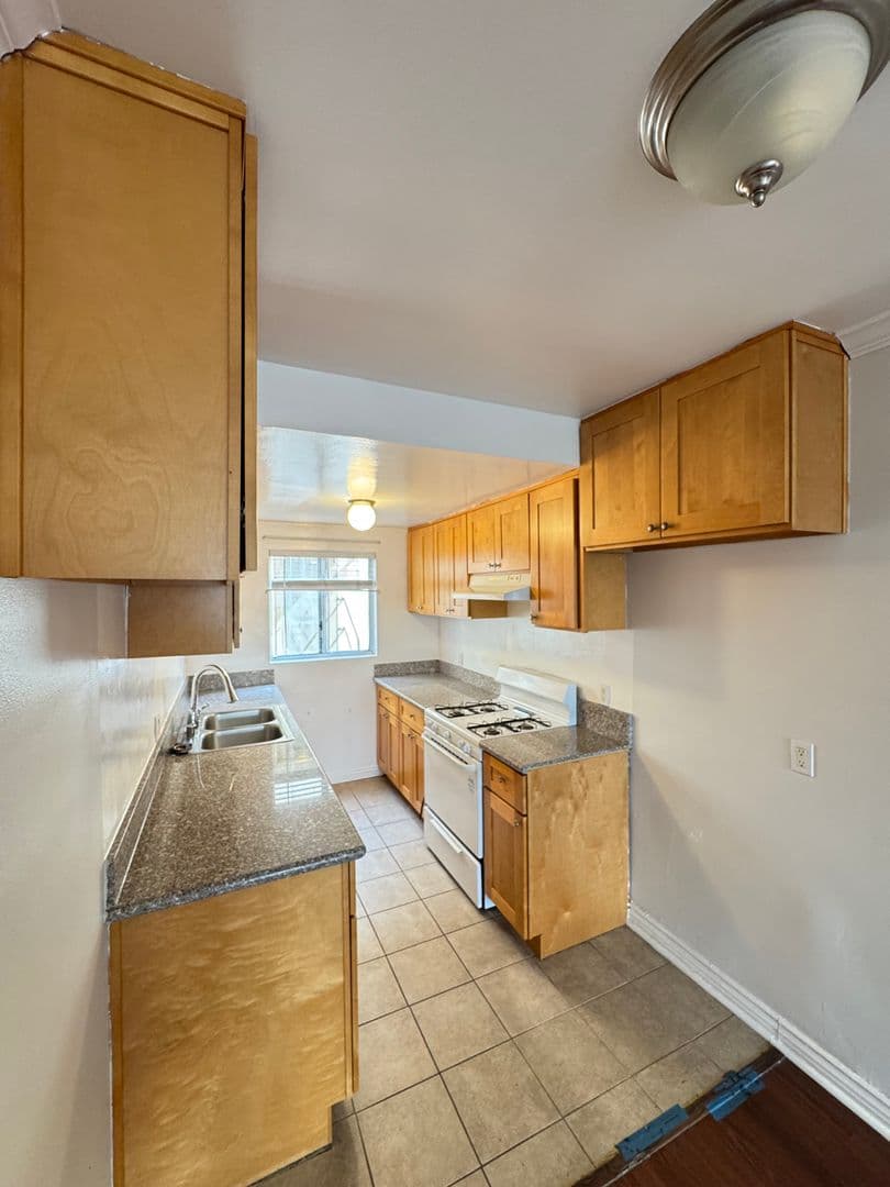 Glendale Apartment: 1332 E Broadway