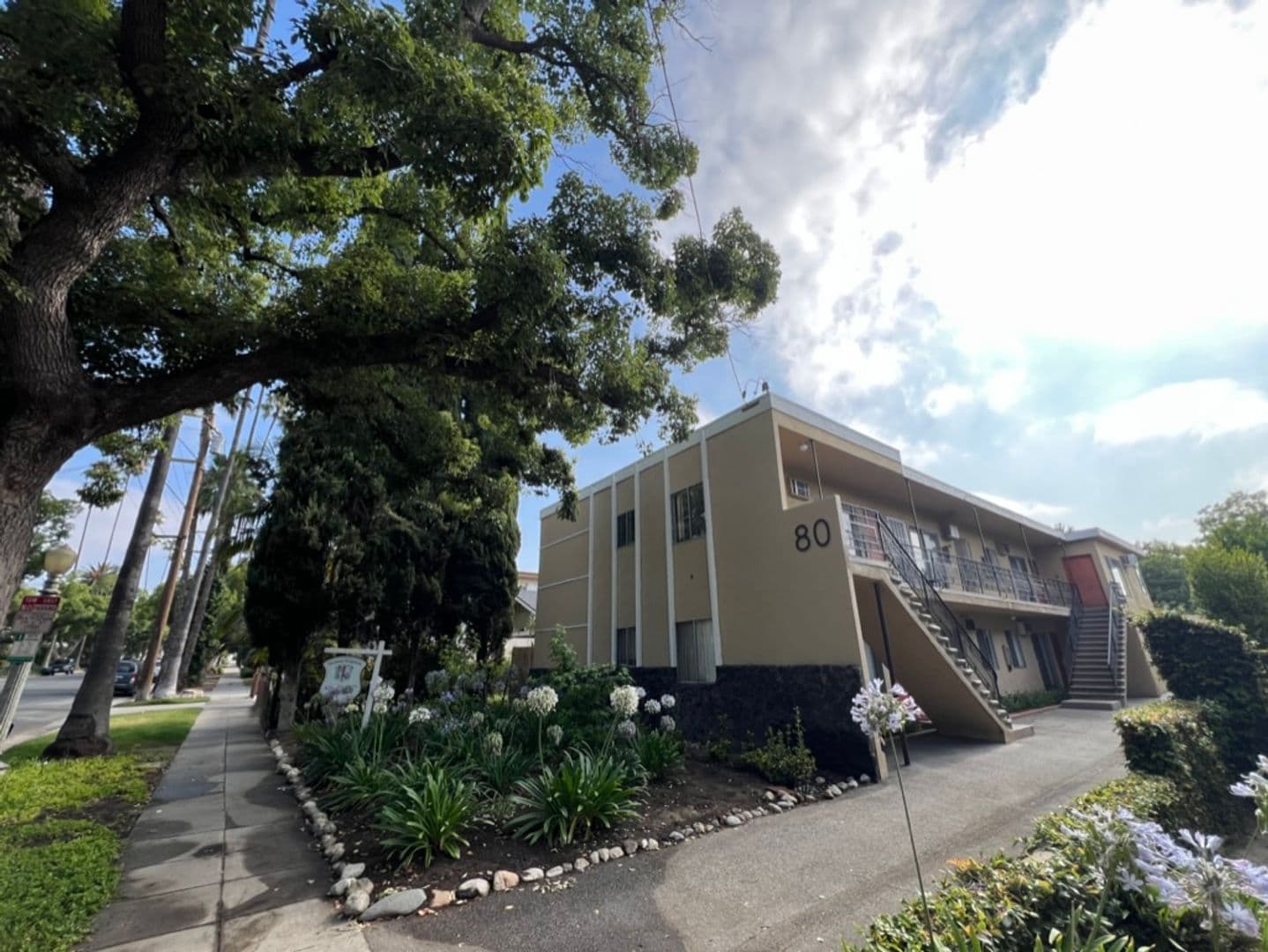 Pasadena Apartment: 80 N. Bonnie Avenue