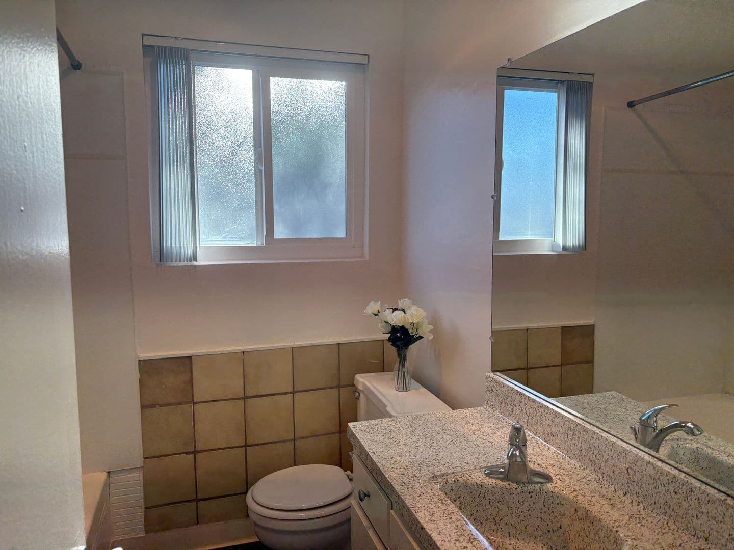 San Fernando Apartment: 650 Glenoaks Boulevard