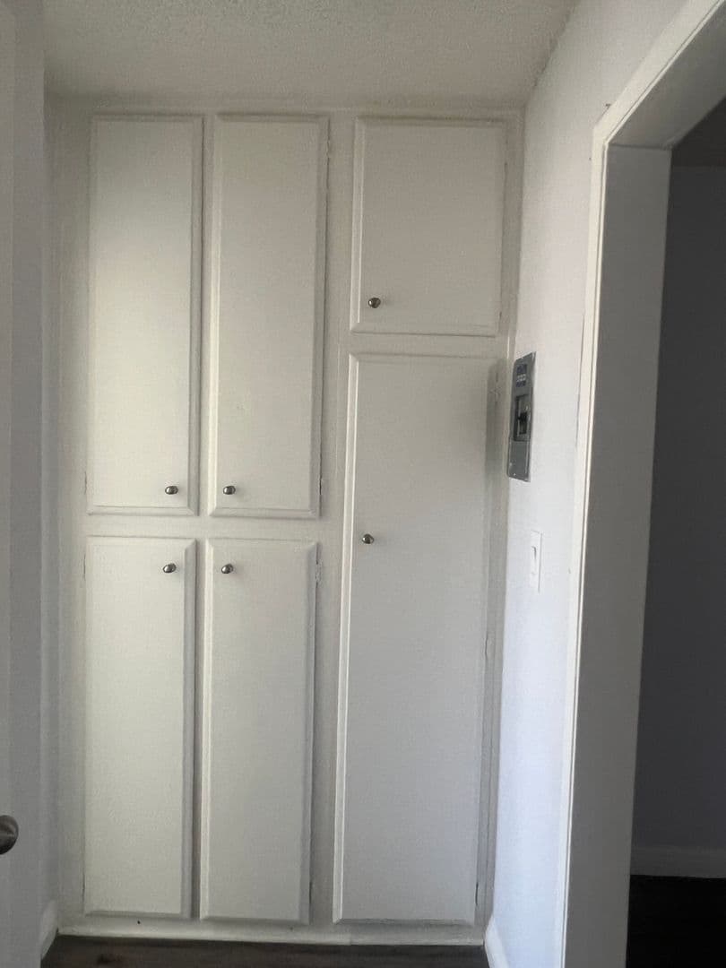 San Fernando Apartment: 650 Glenoaks Boulevard
