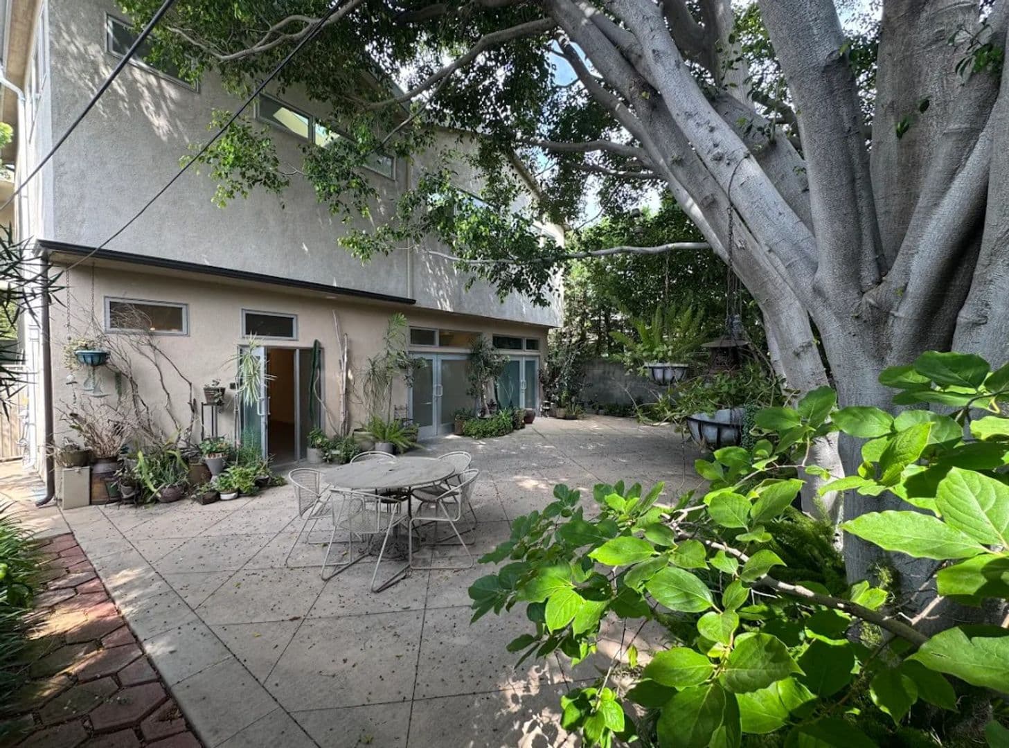 Los Angeles Apartment: 751 N. Harper Ave.