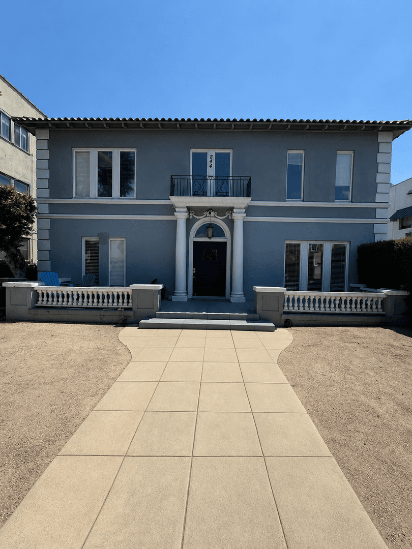 Los Angeles Apartment: 244 S. Alexandria Ave
