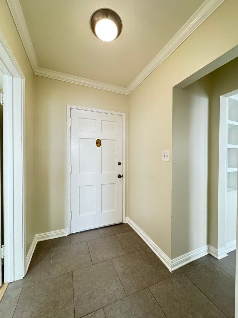 Beverly Hills Apartment: 352 S. Reeves Dr.