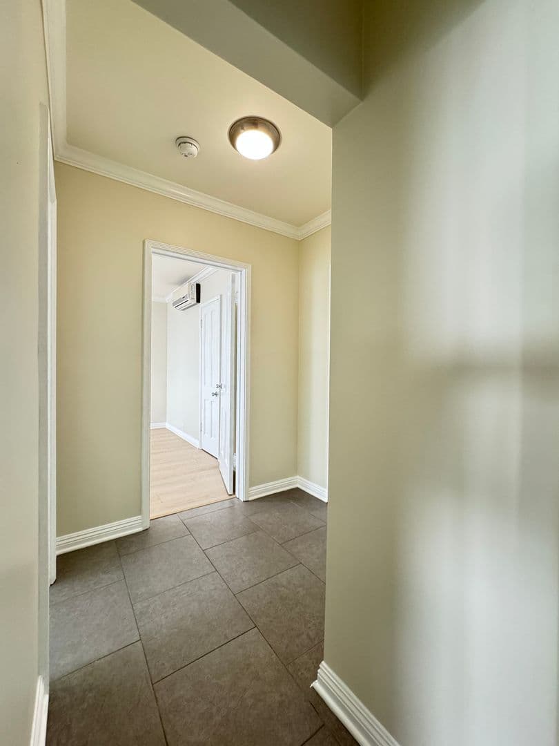 Beverly Hills Apartment: 352 S. Reeves Dr.
