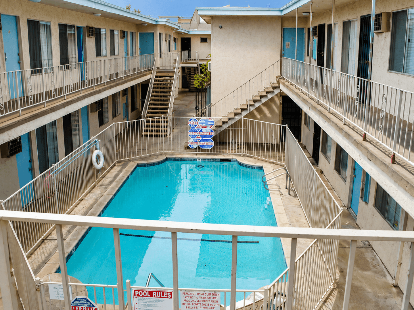 Los Angeles Apartment: 15537 Nordhoff St