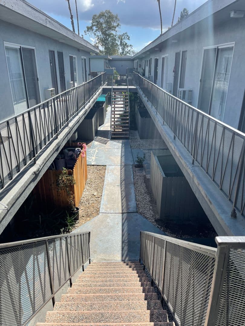 Canoga Park Apartment: 21827 Lanark St