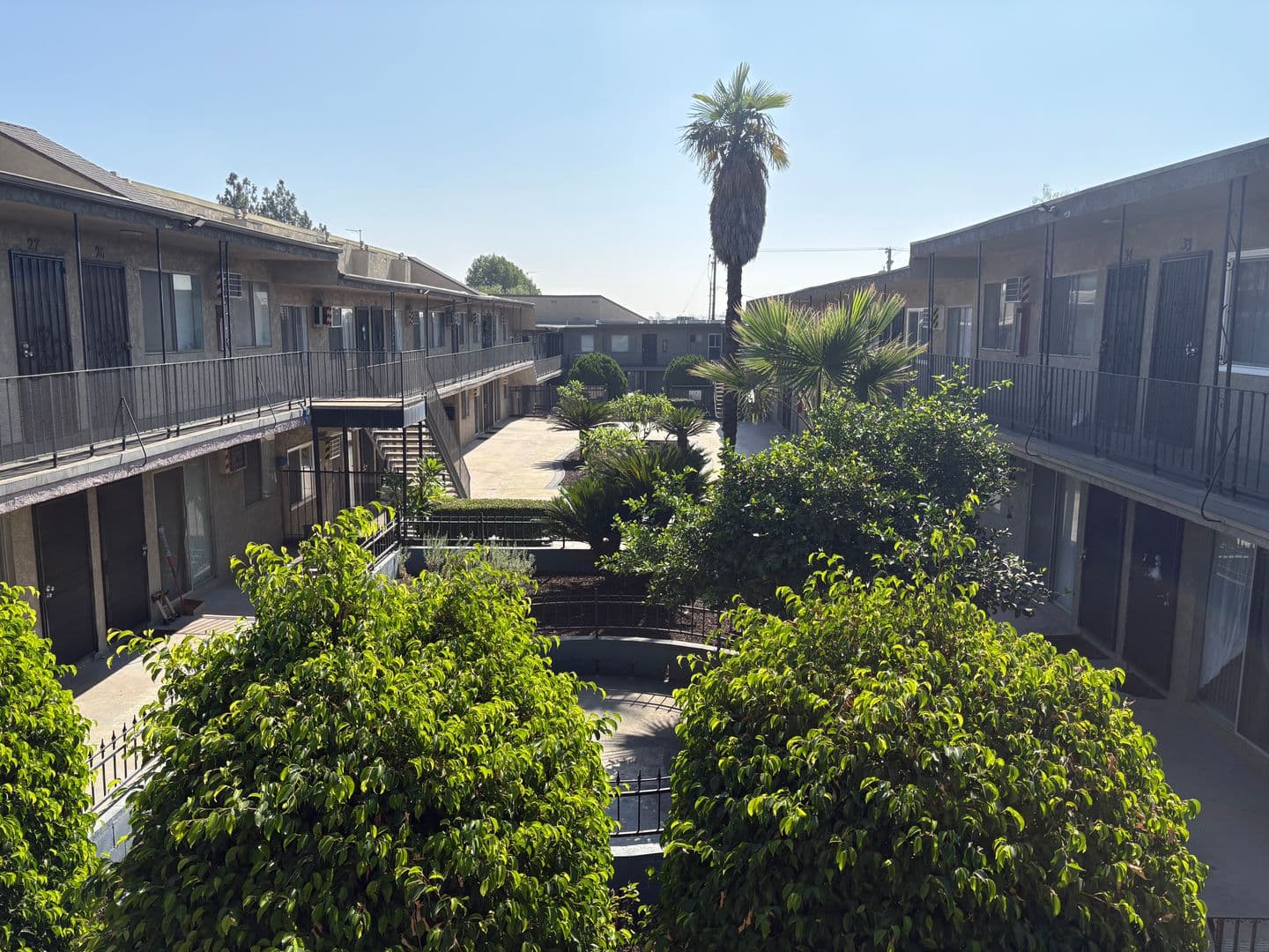 San Fernando Apartment: 650 Glenoaks Boulevard