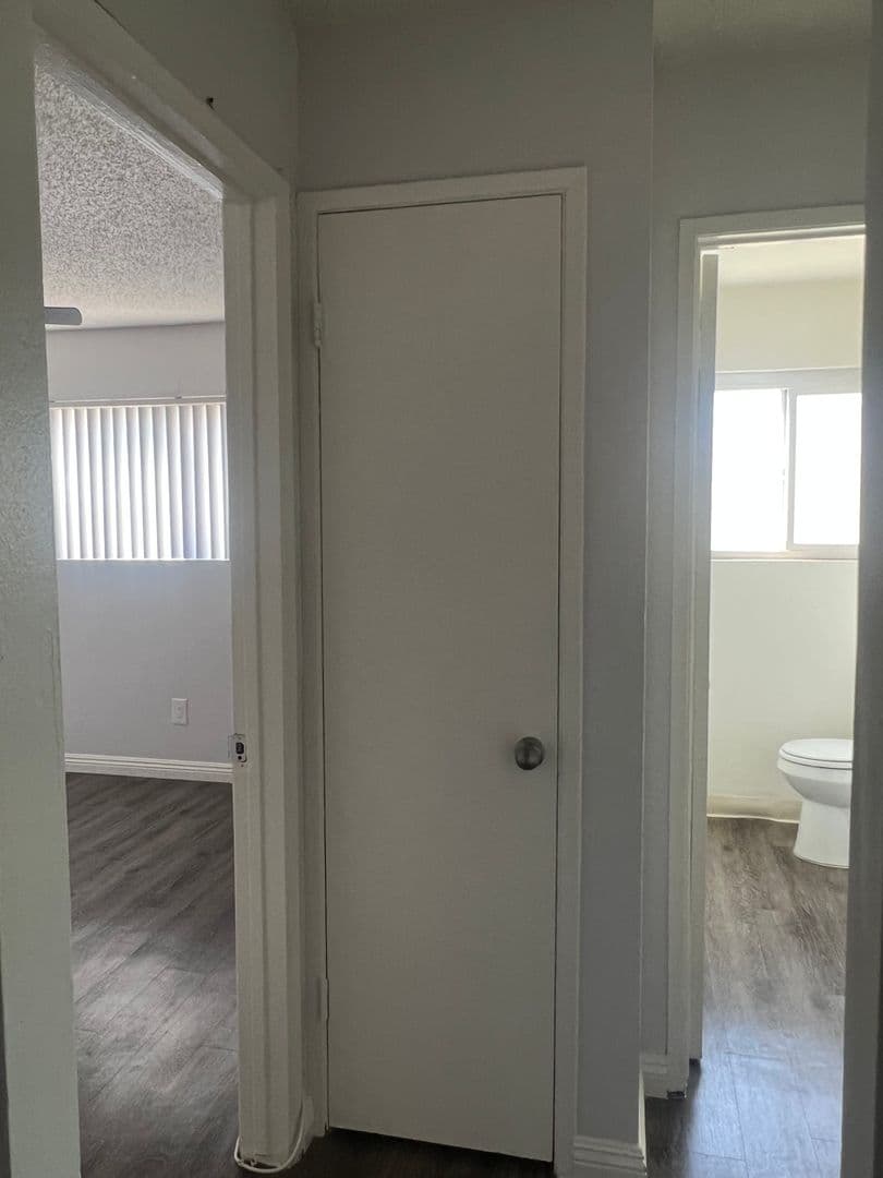 San Fernando Apartment: 650 Glenoaks Boulevard