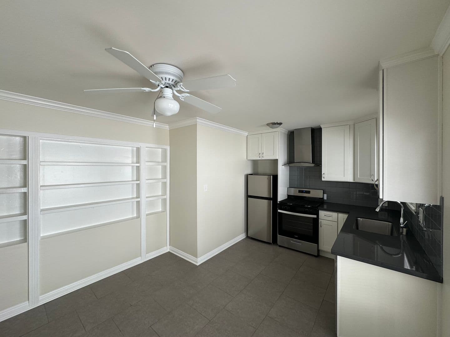 Beverly Hills Apartment: 352 S. Reeves Dr.