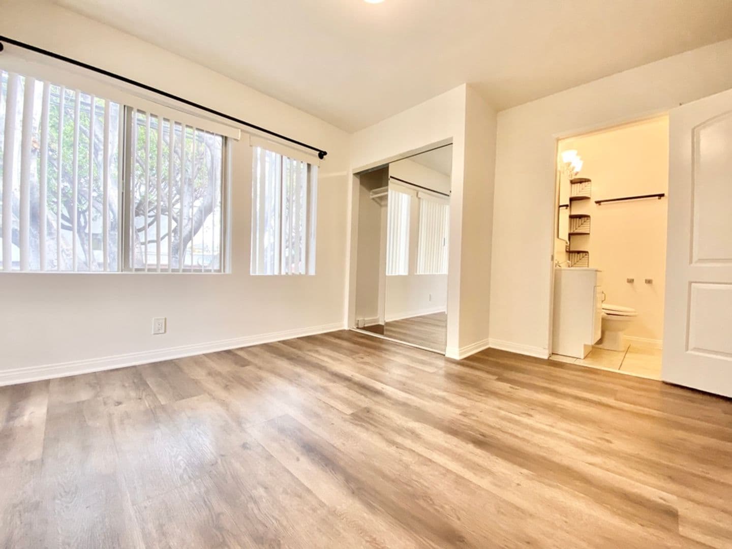 Los Angeles Apartment: 2116-2118 E. Cesar Chavez Avenue