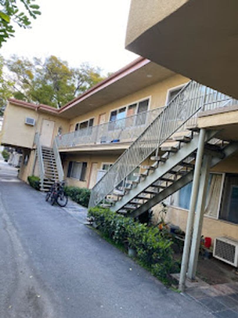 Pasadena Apartment: 425 N. Garfield Ave