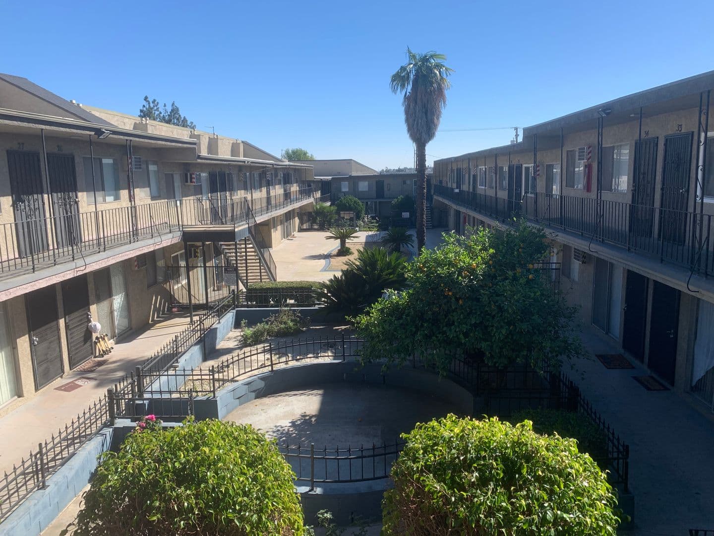 San Fernando Apartment: 650 Glenoaks Boulevard