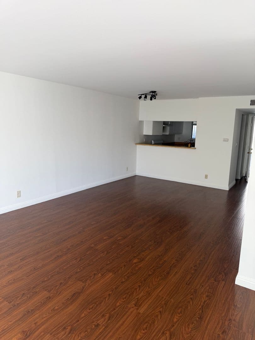 Glendale Apartment: 550 W. Stocker Street