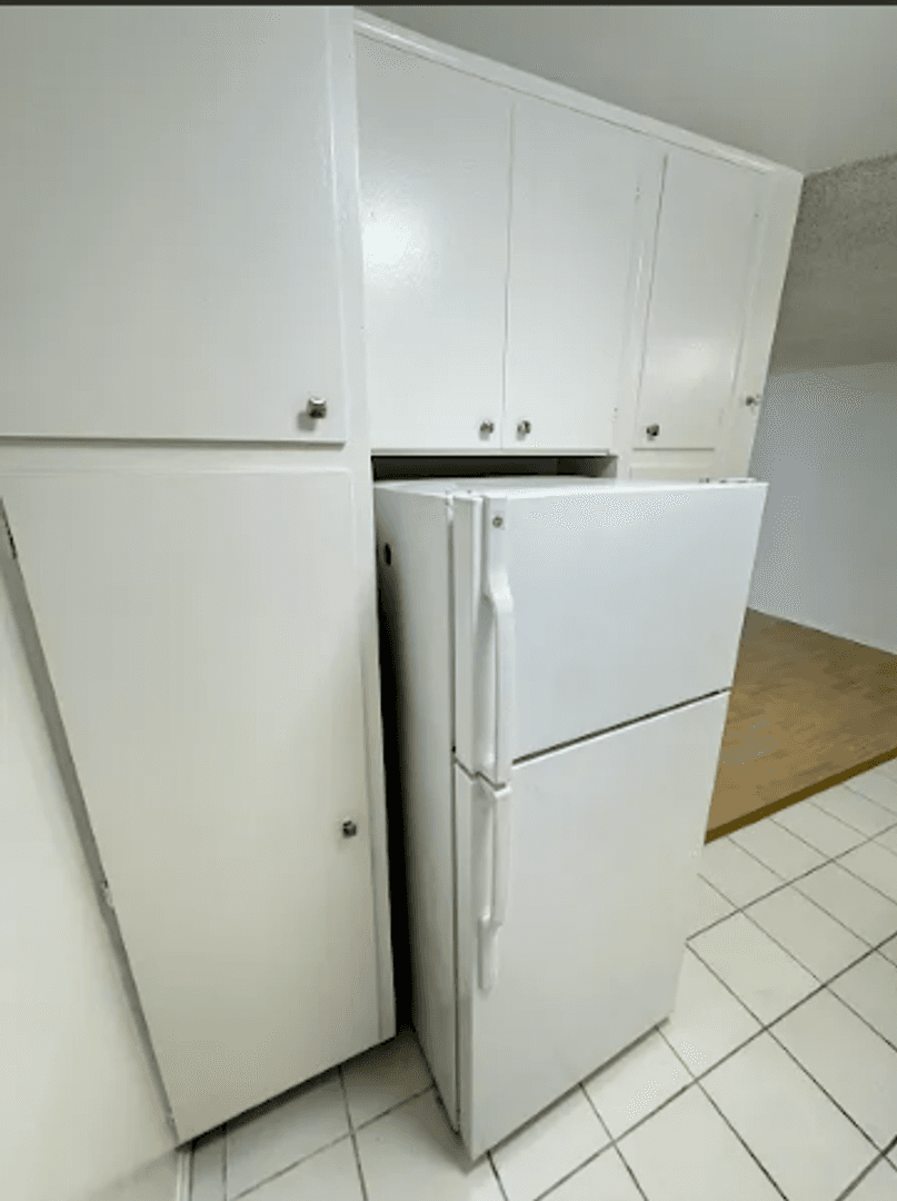Los Angeles Apartment: 1150 N. Normandie Ave.