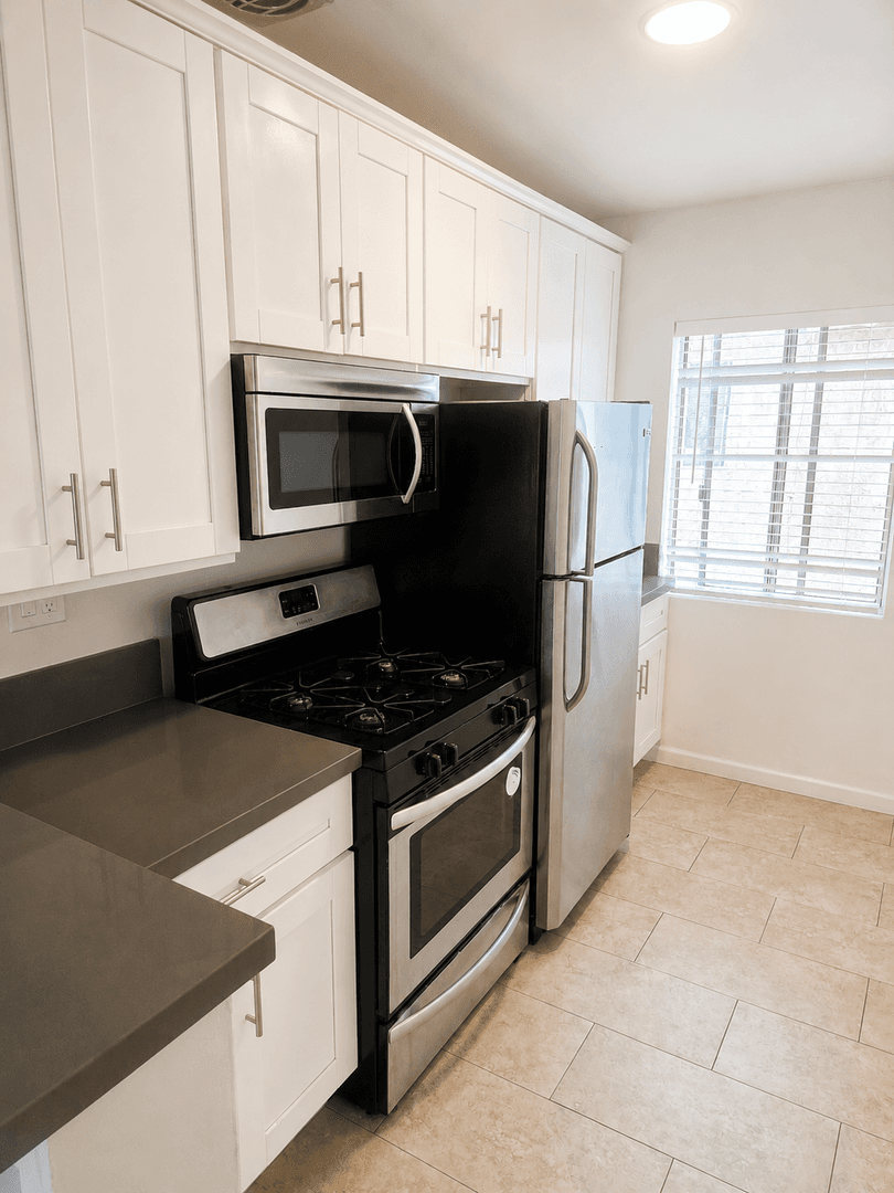 Los Angeles Apartment: 2278 W. Adams Blvd.