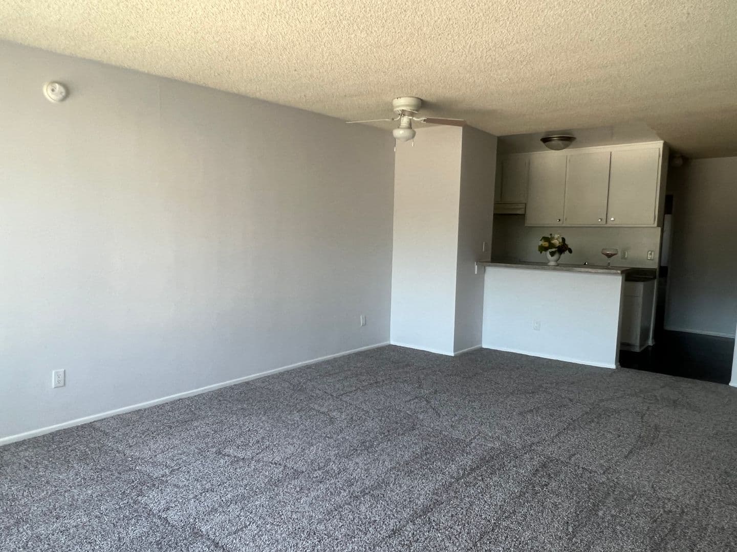 Los Angeles Apartment: 15537 Nordhoff St
