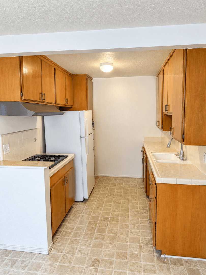 West Hollywood Apartment: 1031-1035  N. Harper Avenue