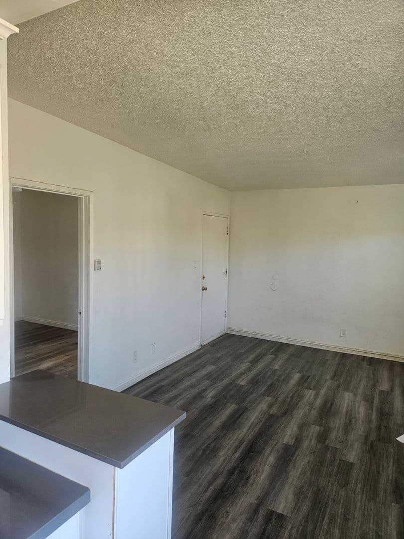 Los Angeles Apartment: 2278 W. Adams Blvd.