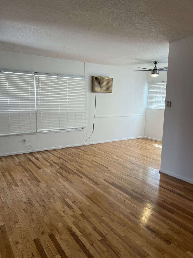 West Hollywood Apartment: 611 N Flores St.