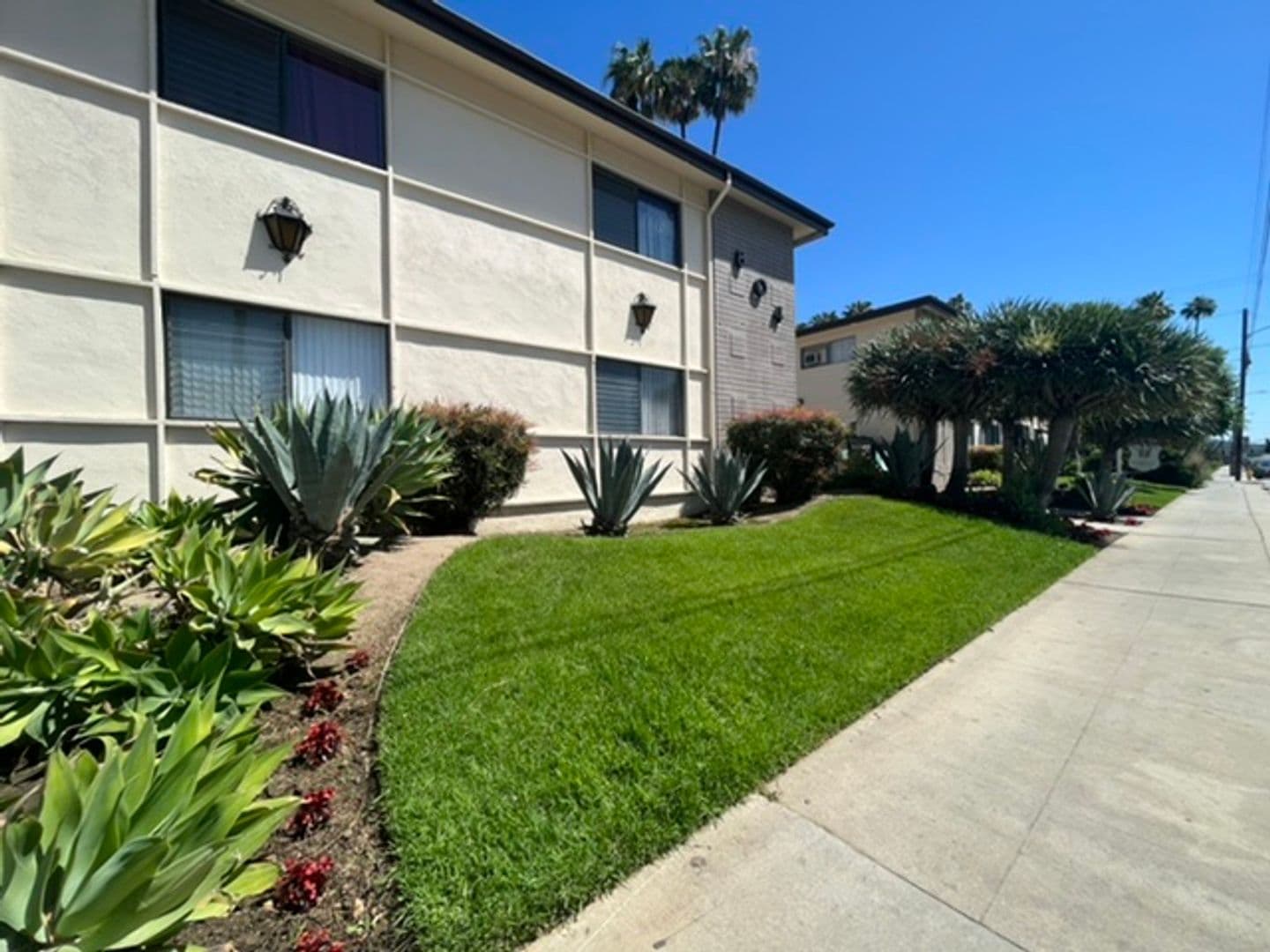 West Covina Apartment: 800-804 N Azusa Ave