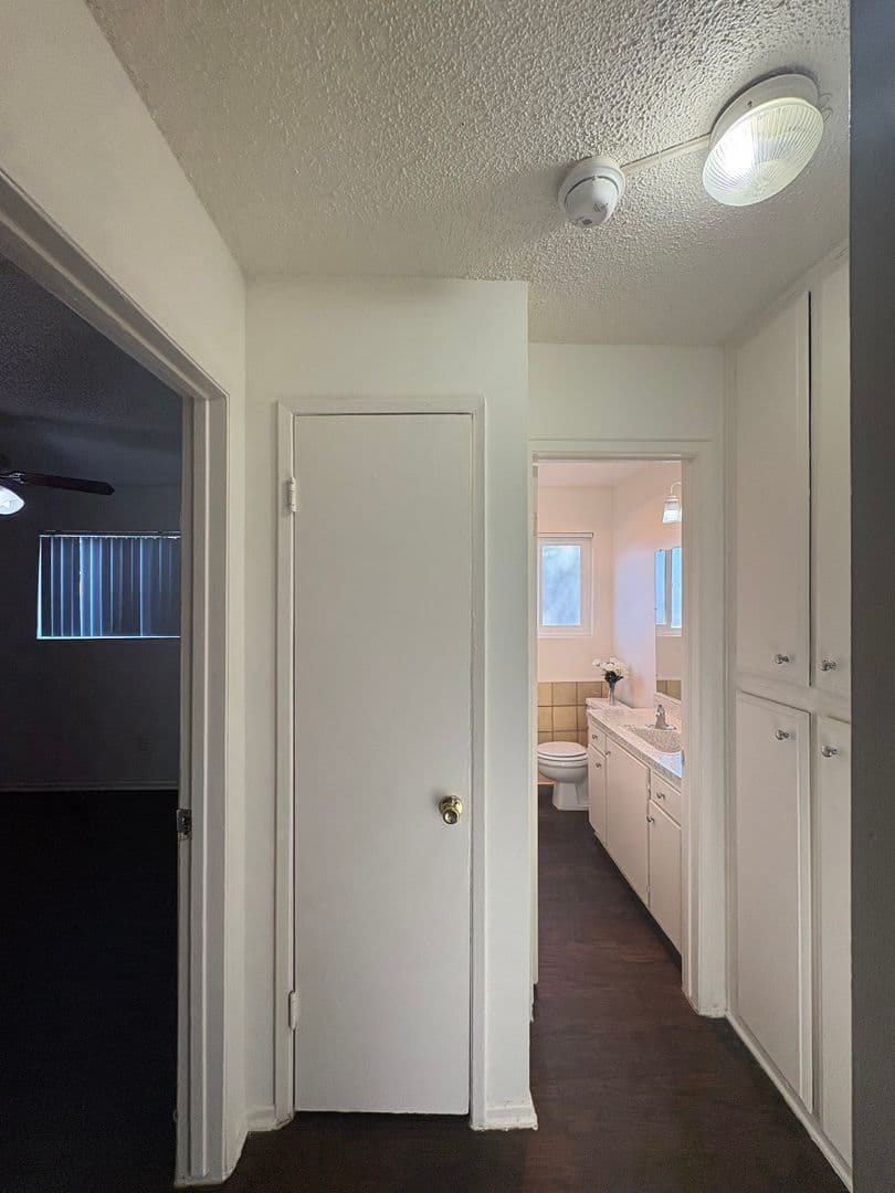 San Fernando Apartment: 650 Glenoaks Boulevard