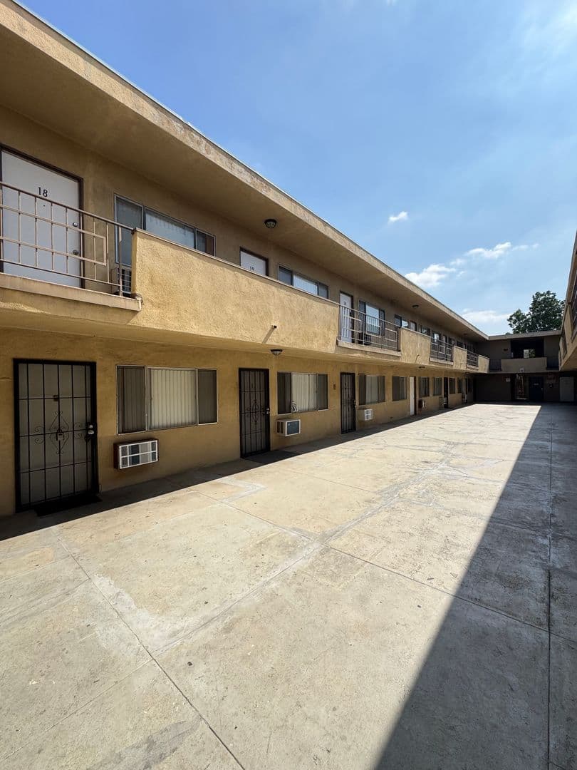 Glendale Apartment: 120 E Chestnut St