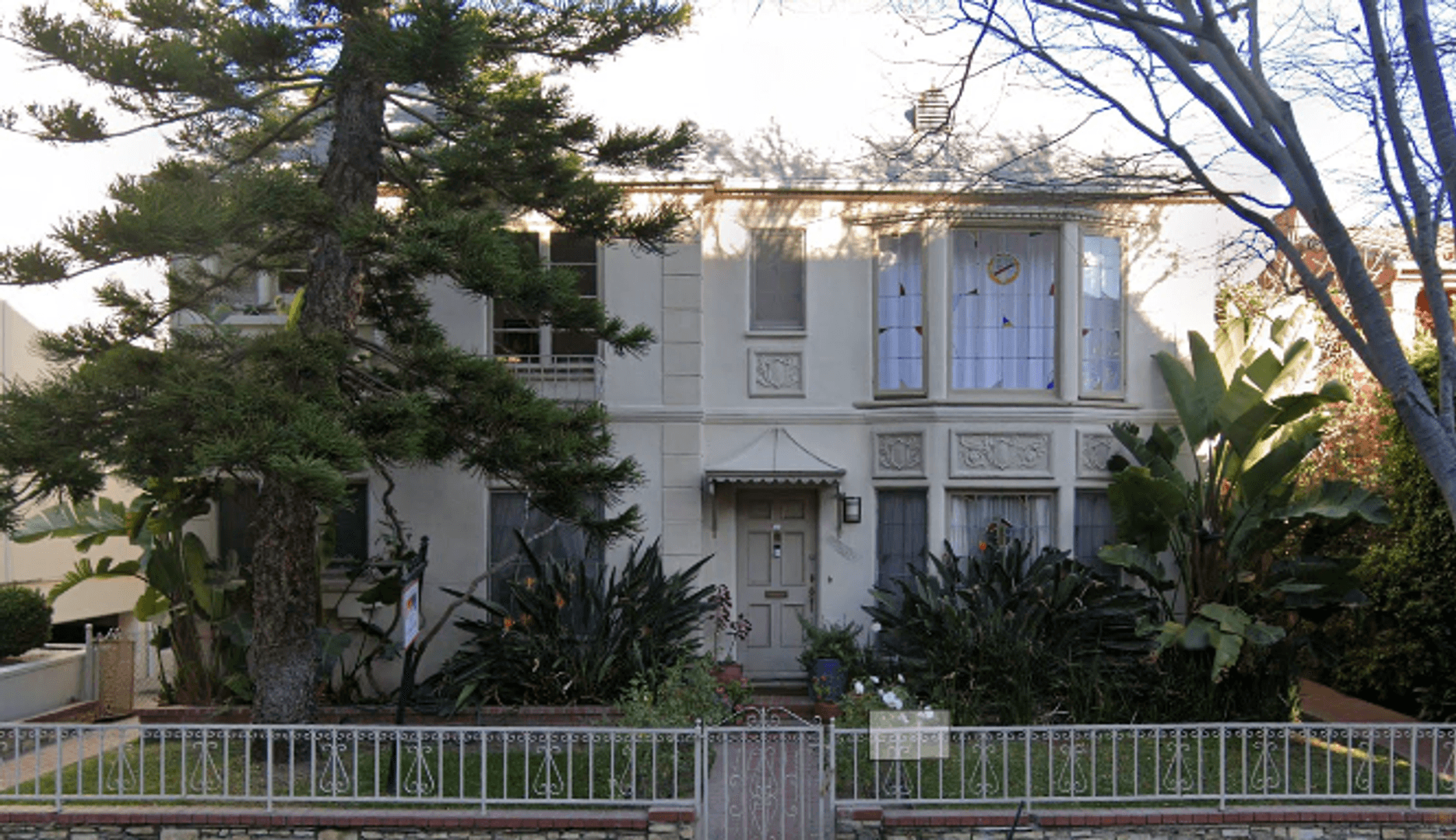 Beverly Hills Apartment: 352 S. Reeves Dr.