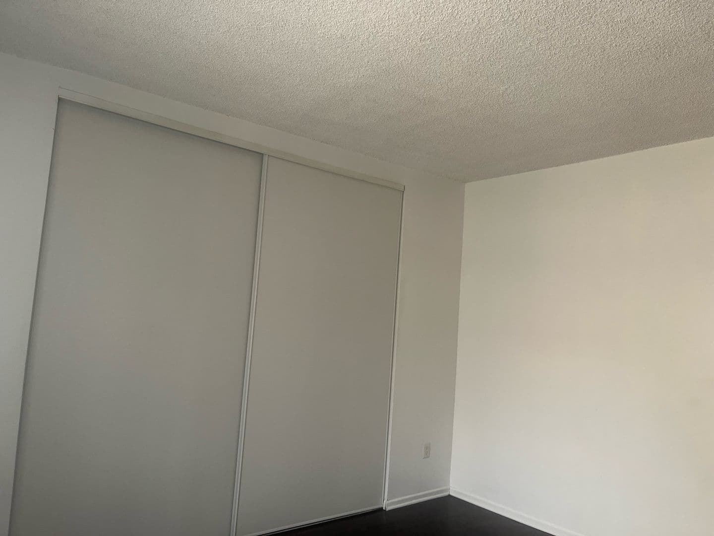 Los Angeles Apartment: 15537 Nordhoff St