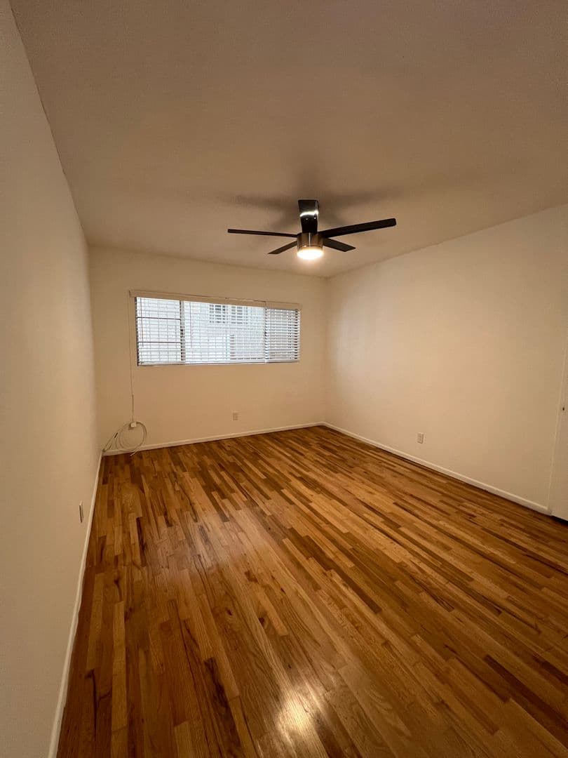 West Hollywood Apartment: 611 N Flores St.