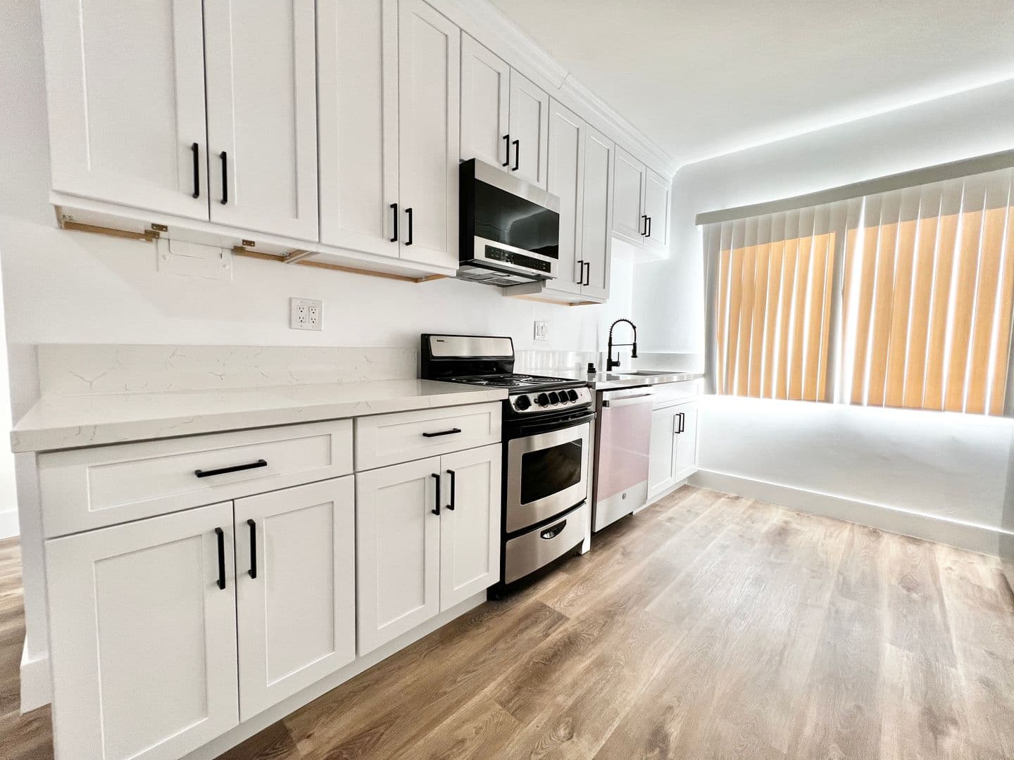 Los Angeles Apartment: 2278 W. Adams Blvd.